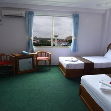 Hotel Glory Янгон Экстерьер фото