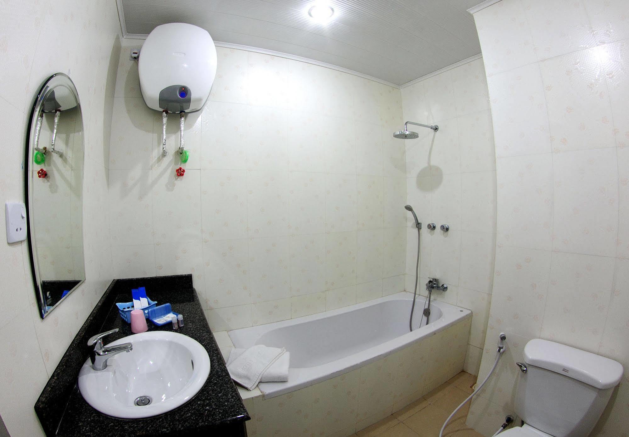 Hotel Glory Янгон Экстерьер фото