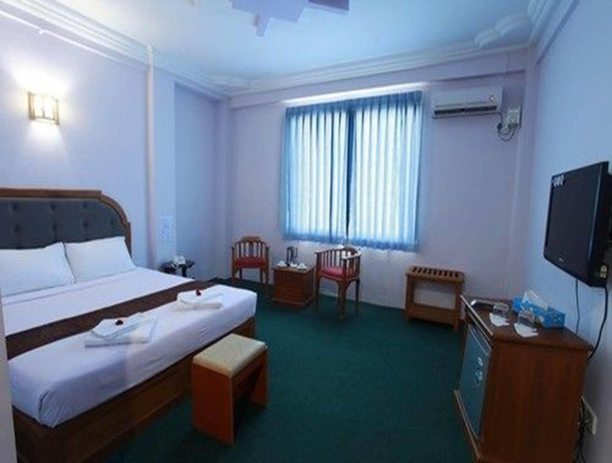 Hotel Glory Янгон Экстерьер фото